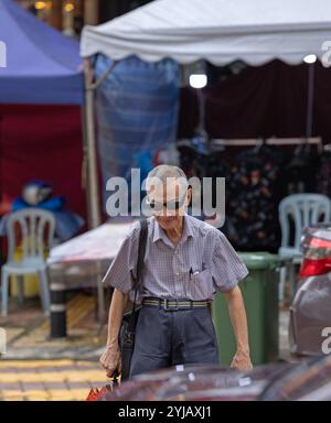 Blindman traversant la rue Banque D'Images