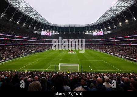 Les joueurs observent une minute de silence - Tottenham Hotspur v Ipswich Town, premier League, Tottenham Hotspur Stadium, Londres, Royaume-Uni - 10 novembre 2024 usage éditorial uniquement - des restrictions DataCo s'appliquent Banque D'Images