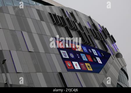 Vue générale du Tottenham Hotspur Stadium montrant les 20 badges du club de la première League - Tottenham Hotspur v Ipswich Town, premier League, Tottenham Hotspur Stadium, Londres, Royaume-Uni - 10 novembre 2024 usage éditorial exclusif - restrictions DataCo applicables Banque D'Images