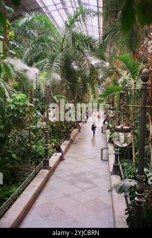 VESTIBULO CENTRAL CON PLANTAS DE LA ESTACION DE ATOCHA - JARDIN TROPICAL. Auteur: RAFAEL MONEO. EMPLACEMENT: ESTACION DE ATOCHA. MADRID. ESPAGNE. Banque D'Images