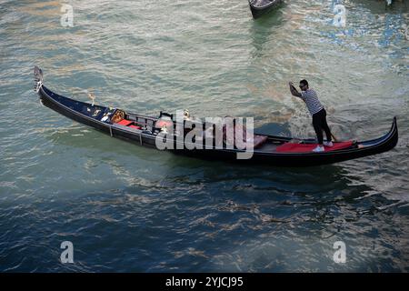 Balade en gondole sur le Grand canal, Venise, Italie Banque D'Images