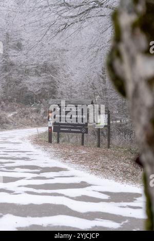 Senj, Croatie. 14 novembre 2024. La première neige de la saison hivernale est vue au Lodge de montagne de Zavizanj le 14 novembre 2024 près de Senj, Croatie. Photo : Hrvoje Kostelac/PIXSELL crédit : Pixsell/Alamy Live News Banque D'Images