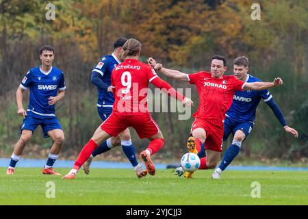 Karlsruhe, Deutschland. 14 novembre 2024. Andrin Hunziker (Karlsruher SC, #09), Lucas Hoeler (SC Freiburg, #09), Karlsruher SC vs FC Freiburg, Fussball, Teststpiel, Laenderspielpause, saison 2024/2025, 14.11.2024 Foto : Eibner-Pressefoto/Lena und Christina Wessely crédit : dpa/Alamy Live News Banque D'Images