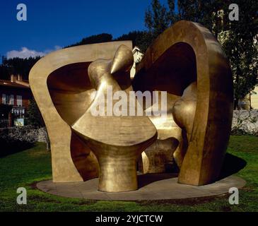 Henry Moore (1898-1986). L'artiste anglais. Grande figure dans un refuge, 1990. Gernika. Vizcaya. Pays Basque. L'Espagne. Banque D'Images