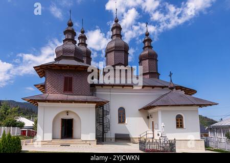 Biserica Nasterea SF. Ioan Botezatorul (Église orthodoxe roumaine) commune d'Agapia, comté de Neamț, Roumanie Banque D'Images