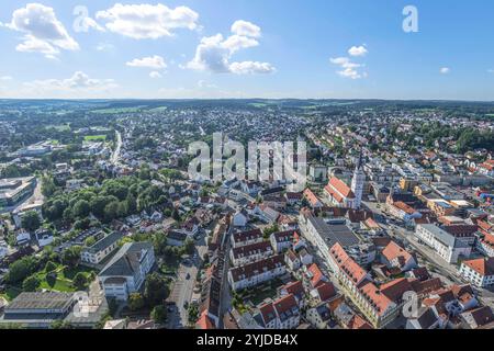 Die oberbayerische Kreisstadt Pfaffenhofen an der ILM von oben Blick auf Pfaffenhofen an der ILM im Hopfenland Hallertau in Bay *** haute-Bavière Banque D'Images