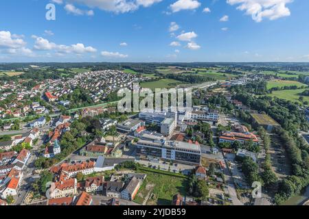 Die oberbayerische Kreisstadt Pfaffenhofen an der ILM von oben Blick auf Pfaffenhofen an der ILM im Hopfenland Hallertau in Bay *** haute-Bavière Banque D'Images