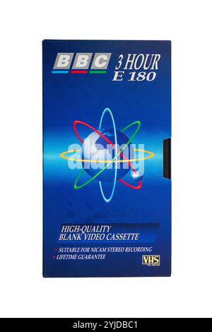 Bande vidéo BBC VHS, cassette vidéo vierge de haute qualité 3 heures E 180 isolé sur fond blanc Banque D'Images