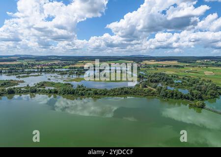 Sommerlicher Ausblick auf den Altmühlsee BEI Muhr am See in Mittelfranken Die Landschaft am Altmühlsee im Fränkischen Seenland rund um d *** Summer vi Banque D'Images