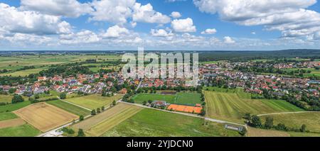 Sommerlicher Ausblick auf den Altmühlsee BEI Muhr am See in Mittelfranken Die Landschaft am Altmühlsee im Fränkischen Seenland rund um d *** Summer vi Banque D'Images