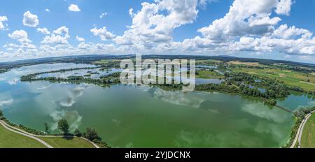 Sommerlicher Ausblick auf den Altmühlsee BEI Muhr am See in Mittelfranken Die Landschaft am Altmühlsee im Fränkischen Seenland rund um d *** Summer vi Banque D'Images