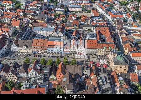 Die oberbayerische Kreisstadt Pfaffenhofen an der ILM von oben Blick auf Pfaffenhofen an der ILM im Hopfenland Hallertau in Bay *** haute-Bavière Banque D'Images