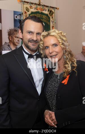 Fernseh-Moderatorin Victoria Herrmann und ihr Ehemann David Böthig während der After Show Party der 16. HOPE Gala im Schauspielhaus Dresde. *** Présentatrice de télévision Victoria Herrmann et son mari David Böthig lors de l'After Show Party du 16 HOPE Gala au Schauspielhaus Dresde Banque D'Images