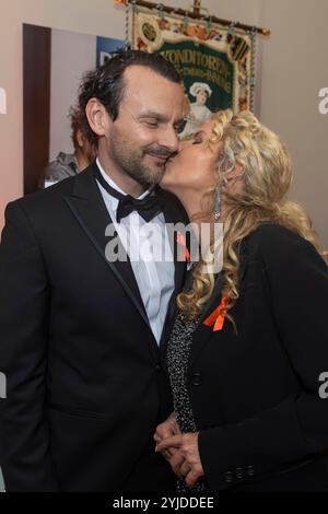 Fernseh-Moderatorin Victoria Herrmann und ihr Ehemann David Böthig während der After Show Party der 16. HOPE Gala im Schauspielhaus Dresde. *** Présentatrice de télévision Victoria Herrmann et son mari David Böthig lors de l'After Show Party du 16 HOPE Gala au Schauspielhaus Dresde Banque D'Images