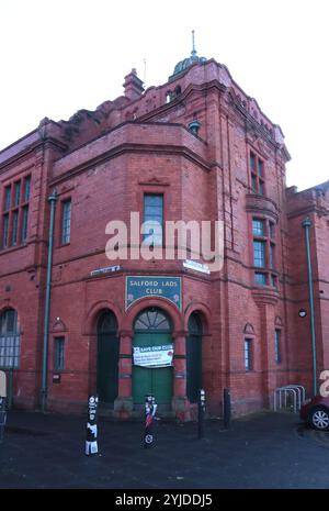 Salford Lads & Girls Club England UK 14 novembre 2024 Salford Lads & Girls Club le lieu est célèbre pour être apparu sur la couverture de l'album de Smith "The Queen Is Dead". Le groupe composé d'Andy Rourke, Morrissey, Johnny Marr et Mike Joyce est une destination pour les fans des Smiths à visiter. Le Salford Lads and Girls Club est un célèbre club de jeunes qui fait face à une crise financière et qui doit récolter 250 000 £ d'ici la fin novembre 2024 pour survivre. Le club a été ouvert en 1904 par Robert Baden-Powell à Ordsall, Salford (c)Ged Noonan/Alamy Banque D'Images