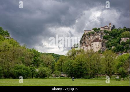 Vue de Rocamadour un petit village au sommet d'une falaise dans la région de la dordogne en france Banque D'Images