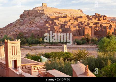 Aït Benhaddou, un ighrem historique ou ksar le long de l'ancienne route des caravanes entre le Sahara et Marrakech, classé au patrimoine mondial par l'UNESCO, Haut Banque D'Images