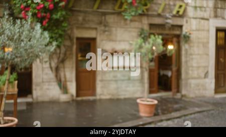 Scène de rue floue à rome avec vue imprenable sur l'extérieur d'un ancien restaurant italien, entouré de verdure et d'architecture en pierre, capturant le Banque D'Images