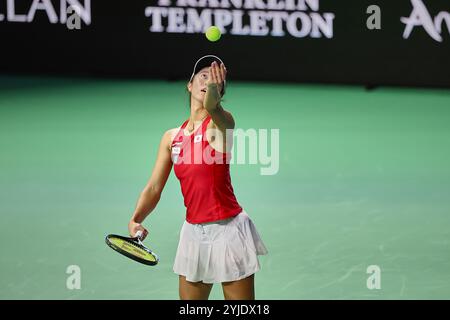 Malaga, Malaga, Espagne. 14 novembre 2024. ENA Shibahara du Japon, sert lors de la finale de la Coupe Billie Jean King 2024 - Tennis féminin (crédit image : © Mathias Schulz/ZUMA Press Wire) USAGE ÉDITORIAL SEULEMENT! Non destiné à UN USAGE commercial !/Alamy Live News Banque D'Images