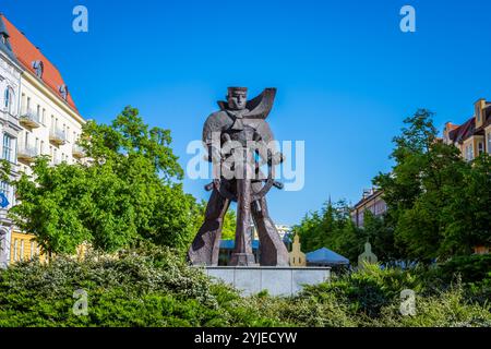 Pomnik Marynarza-sternika autorstwa Ryszarda Chachulskiego w Szczecinie / Monument du marin - tireur par Ryszard Chachulski à Szczecin Banque D'Images