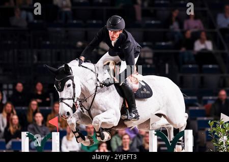 Stuttgart, Allemagne. 14 novembre 2024. Platz Hendrik von Eckermann (SWE) auf Calizi Preis der Firma XXL-Sicherheit Zeitspringpruefung International Qualifikation zum Stuttgart German Masters GER, Stuttgart German Masters 2024, 38. internationale Reitturnier, 14.11.2024 Foto : Eibner-Pressefoto/Roger Buerke crédit : dpa/Alamy Live News Banque D'Images