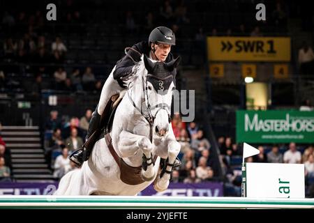 Stuttgart, Allemagne. 14 novembre 2024. Platz Hendrik von Eckermann (SWE) auf Calizi Preis der Firma XXL-Sicherheit Zeitspringpruefung International Qualifikation zum Stuttgart German Masters GER, Stuttgart German Masters 2024, 38. internationale Reitturnier, 14.11.2024 Foto : Eibner-Pressefoto/Roger Buerke crédit : dpa/Alamy Live News Banque D'Images