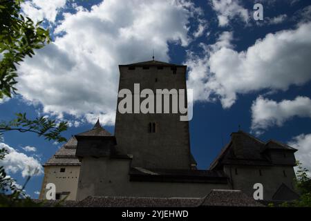 Mauterndorf Castle est situé à Mauterndorf in Lungau dans l'état de Salzbourg., Die Burg Mauterndorf befindet sich in Mauterndorf im Lungau im Land Banque D'Images