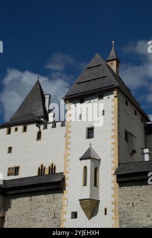 Mauterndorf Castle est situé à Mauterndorf in Lungau dans l'état de Salzbourg., Die Burg Mauterndorf befindet sich in Mauterndorf im Lungau im Land Banque D'Images