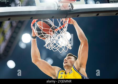 Munich, Allemagne. 14 novembre 2024. Basket-ball : Euroleague, FC Bayern Munich - Alba Berlin, main Round, Journée 10, BMW Park : Yanni Wetzell de Berlin va au panier. Crédit : Lukas Barth/dpa/Alamy Live News Banque D'Images