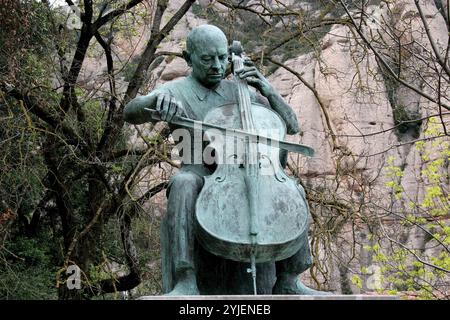 Pau Casals (1876-1973) Violoncelliste, compositeur et chef d'orchestre espagnol. Statue, 1976. Abbaye de Montserrat. Catalogne. Espagne. Banque D'Images