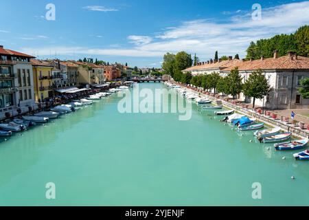 Peschiera del Garda est une municipalité italienne dans la province de Vérone, région de Vénétie, Italie, Peschiera del Garda ist eine italienische Gemeinde in Banque D'Images