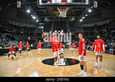 L'équipe Crvena zvezda Meridianbet lors du match de basket-ball de Turkish Airlines EuroLeague entre LDLC ASVEL et Crvena zvezda Meridianbet le 14 novembre 2024 à Astroballe à Villeurbanne Banque D'Images