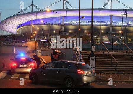 Saint Denis, France. 14 novembre 2024. Le stade de France et ses environs sont étroitement surveillés, avec un système très renforcé quelques heures avant le match entre l’équipe de France et Israël en Ligue des Nations à Saint-Denis, France, le 14 novembre 2024. (Photo de Lionel Urman/Sipa USA) crédit : Sipa USA/Alamy Live News Banque D'Images