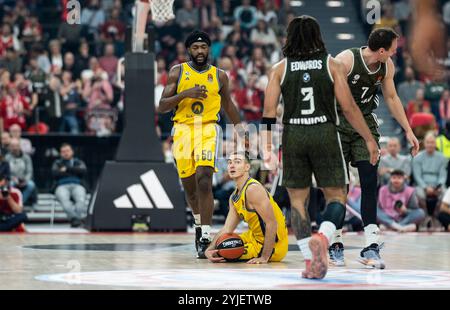 Munich, Allemagne. 14 novembre 2024. Basket-ball : Euroleague, FC Bayern Munich - Alba Berlin, main Round, Journée 10, BMW Park : Berlin's Ziga Samar. Crédit : Lukas Barth/dpa/Alamy Live News Banque D'Images