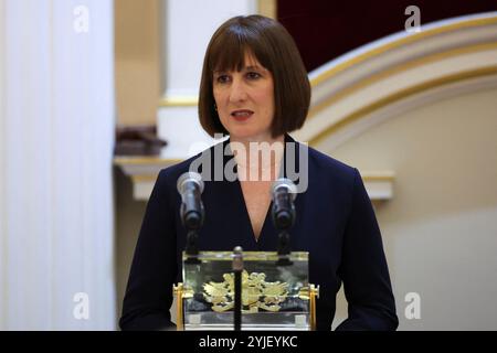 La Chancelière de l'Échiquier Rachel Reeves prononce son premier discours sur les services financiers à la City de Londres lors du dîner des services financiers et professionnels, dans le Hall égyptien de Mansion House, dans la City de Londres. Date de la photo : jeudi 14 novembre 2024. Banque D'Images