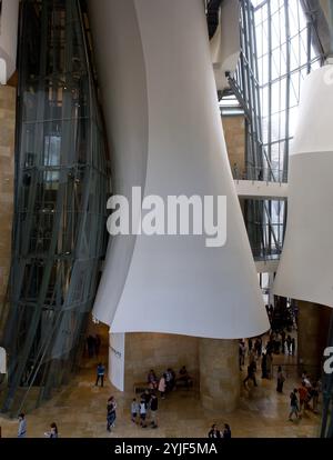 Intérieur du Musée Guggenheim, 1992-1997, Bilbao, Vizcaya, pays Basque, Espagne. Musée : MUS. Auteur : FRANK GEHRY. Banque D'Images