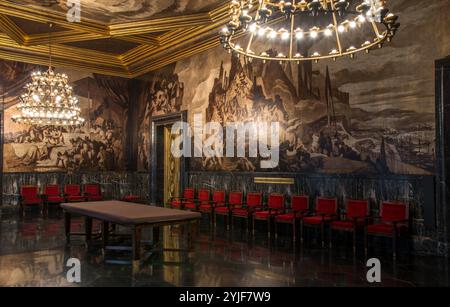 Josep Maria Sert / Salle des chroniques avec ses peintures murales, Conseil de la ville de Barcelone. Banque D'Images