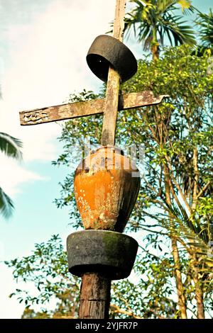 Un totem dans le village de Nanga Raun, Kalis, Kapuas Hulu, Kalimantan occidental, Indonésie. Banque D'Images