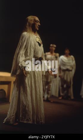 REPRESENTATION DE ENRIQUE IV - ADAPTACION DE LA NOVELA DE PIRANDELLO. Auteur: TAMAYO JOSE. EMPLACEMENT: TEATRO BELLAS ARTES. MADRID. ESPAGNE. ENRIQUE IV DEL SACRO IMPERIO ROMANO. JOSE MARIA RODERO. Banque D'Images