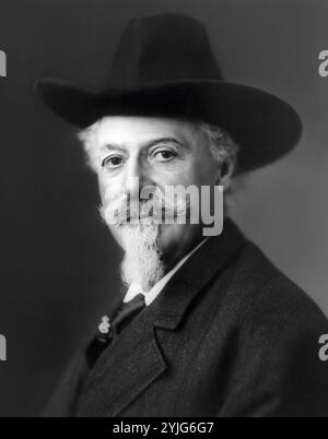 Portrait de William 'Buffalo Bill' Cody (1846-1917), showman américain du Wild West, colonel de l'armée américaine, chasseur de bisons, trappeur de fourrures, prospecteur d'or, et scout frontière. Photo de Moffett, Chicago, c1911. Banque D'Images