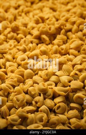 Tortellini traditionnels faits à la main de Bologne en gros plan Banque D'Images
