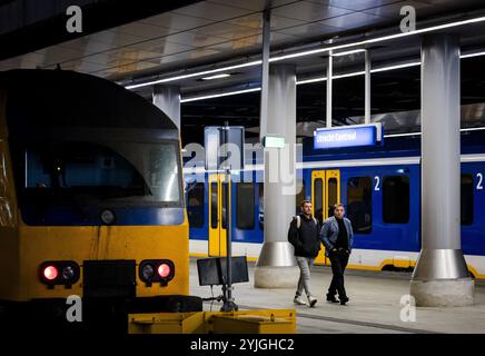 UTRECHT - les voyageurs participant à une grève de ProRail au cours de laquelle les stations de contrôle de la circulation ont temporairement fermé la route entre Utrecht et Amersfoort. En raison de la grève, les trains ne circulent pas non plus dans des endroits comme Alphen aan den Rijn, Ede, Geldermalsen, Gouda et Hilversum. ANP SEM VAN DER WAL netherlands Out - belgique Out Banque D'Images