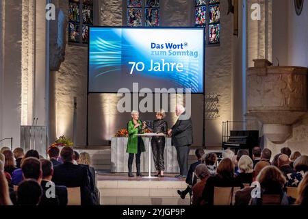 DATE D'ENREGISTREMENT NON INDIQUÉE Festveranstaltung zum 70. Geburtstag des Wort zum Sonntag am Donnerstag 14.11.2024 in der evangelischen établit Markus Kirche in Muenchen. Fotot v.Li. : Die Ratsvorsitzende der Evangelischen Kirche in Deutschland EKD, Kirsten Fehrs Moderatorin Anna Planken Kardinal Reinhard Marx, Erzbischof von Muenchen Seit 70 Jahren sendet die ARD am Samstagabend nach den Tagesthemen das Wort zum Sonntag . Rund 320 Sprecherinnen und sprecher haben snow in je vier Minuten ihren christlichen Blick auf die aktuellen Weltereignisse geworfen. Gut 120 Gaeste aus Kirche, Gesellschaft und Medien Banque D'Images