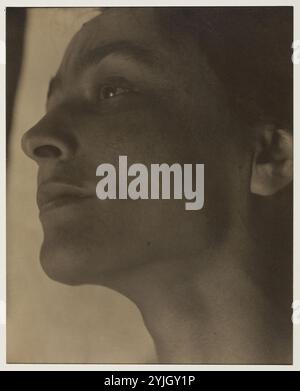 Georgia O'Keeffe. Alfred Stieglitz ; américain, 1864-1946. Date : 1922. Dimensions : 24 x 19,2 cm (image) ; 25 x 20,9 cm (papier). Imprimé palladium. Origine : États-Unis. Musée : Chicago Art Institute, FLORENCIA, États-Unis. Banque D'Images