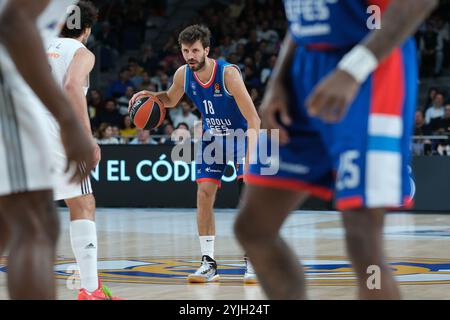 Madrid, Espagne. 15 novembre 2024. Dogus Ozdemiroglu d'Anadolu Efes lors du match de basket-ball de Turkish Airlines EuroLeague entre le Real Madrid et Anadolu Efes au Wizink à Madrid, le 15 novembre 2024 espagne crédit : Sipa USA/Alamy Live News Banque D'Images