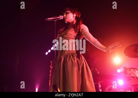 ROYAUME-UNI. 14 novembre 2024. LONDRES, ANGLETERRE - 14 NOVEMBRE : Lauren Mayberry se produit à O2 Arena, Greenwich le 14 novembre 2024 à Londres, Angleterre. CAP/Mar © Mar/Capital Pictures crédit : Capital Pictures/Alamy Live News Banque D'Images