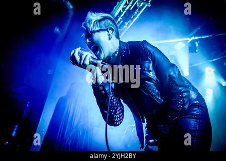 Aarhus, Danemark. 14 novembre 2024. Le groupe de rock américain Black satellite donne un concert au Voxhall à Aarhus. Ici, la chanteuse Larissa Vale est vue en direct sur scène. Banque D'Images