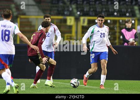 Andrea Cambiaso (Italie)Maxim de Cuyper (Belgique) lors du match UEFA Nalions League 2025 entre Belgique 0-1 Italie au stade Re Baldovino le 104 novembre 2024 à Bruxelles, Belgique. Crédit : Maurizio Borsari/AFLO/Alamy Live News Banque D'Images