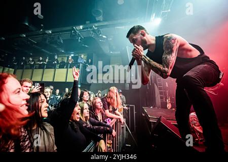 Aarhus, Danemark. 14 novembre 2024. Le groupe de deathcore allemand mental Cruelty donne un concert au Voxhall à Aarhus. Ici, le chanteur Lukas Nicolai est vu en direct sur scène. Banque D'Images