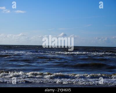 Vagues de l'océan à Noordwijk, pays-Bas Banque D'Images